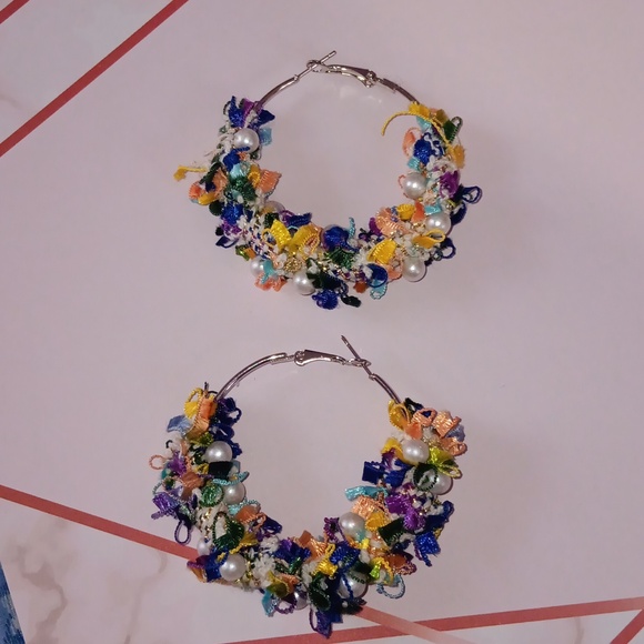 💜HP! Boho Fabric Scrap & Faux Pearl Hoop Earrings New! - Picture 6 of 8